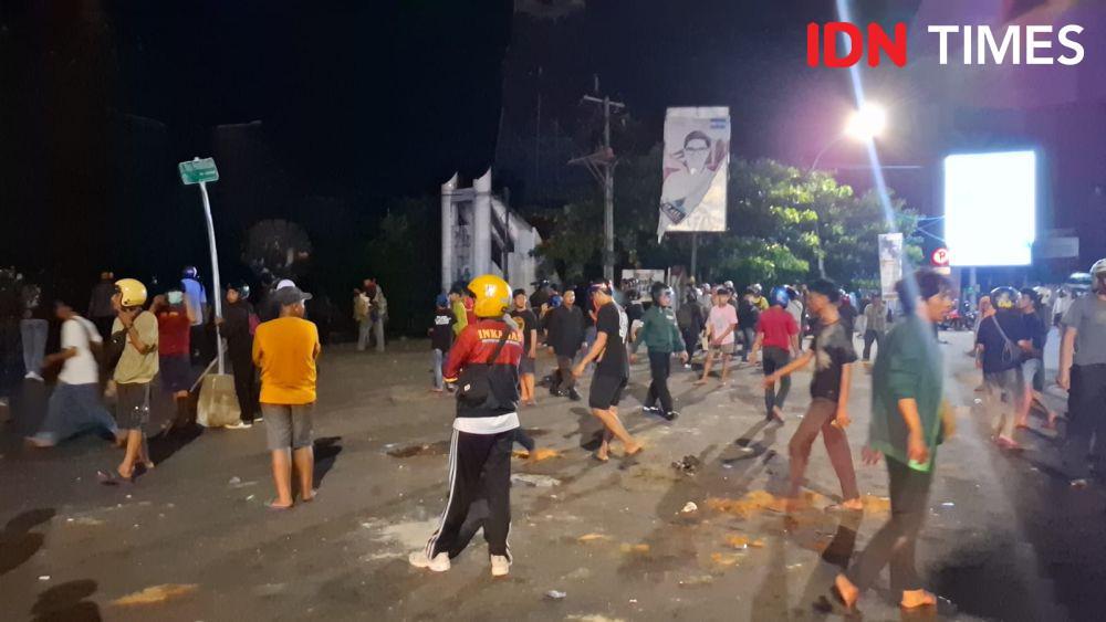 Demo Indonesia Gelap di Makassar: Sekelompok Orang Serang Mahasiswa