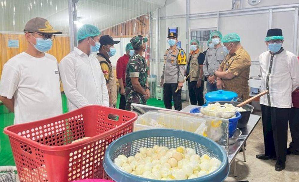 Kapolres Empat Lawang saat menyidak dapur MBG Tebing Tinggi. (Dok. Polres Empat Lawang)
