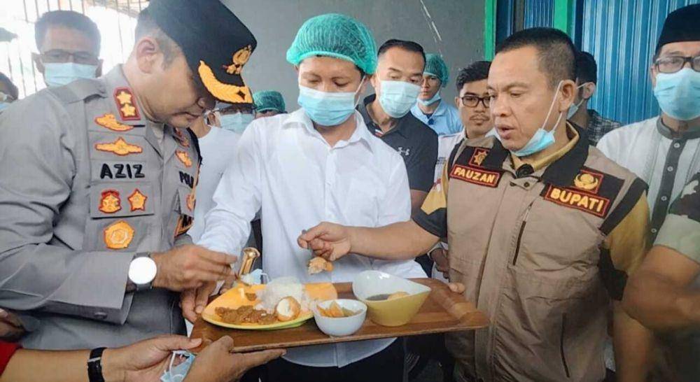 Kapolres Empat Lawang saat menyidak dapur MBG Tebing Tinggi. (Dok. Polres Empat Lawang)