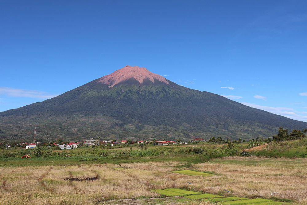 ilustrasi gunung kerinci (commons.wikimedia.org/Attomy)