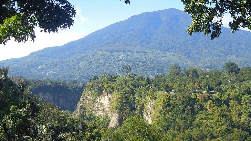 ilustrasi penampakan gunung singgalang (commons.wikimedia.org/Firzafp)