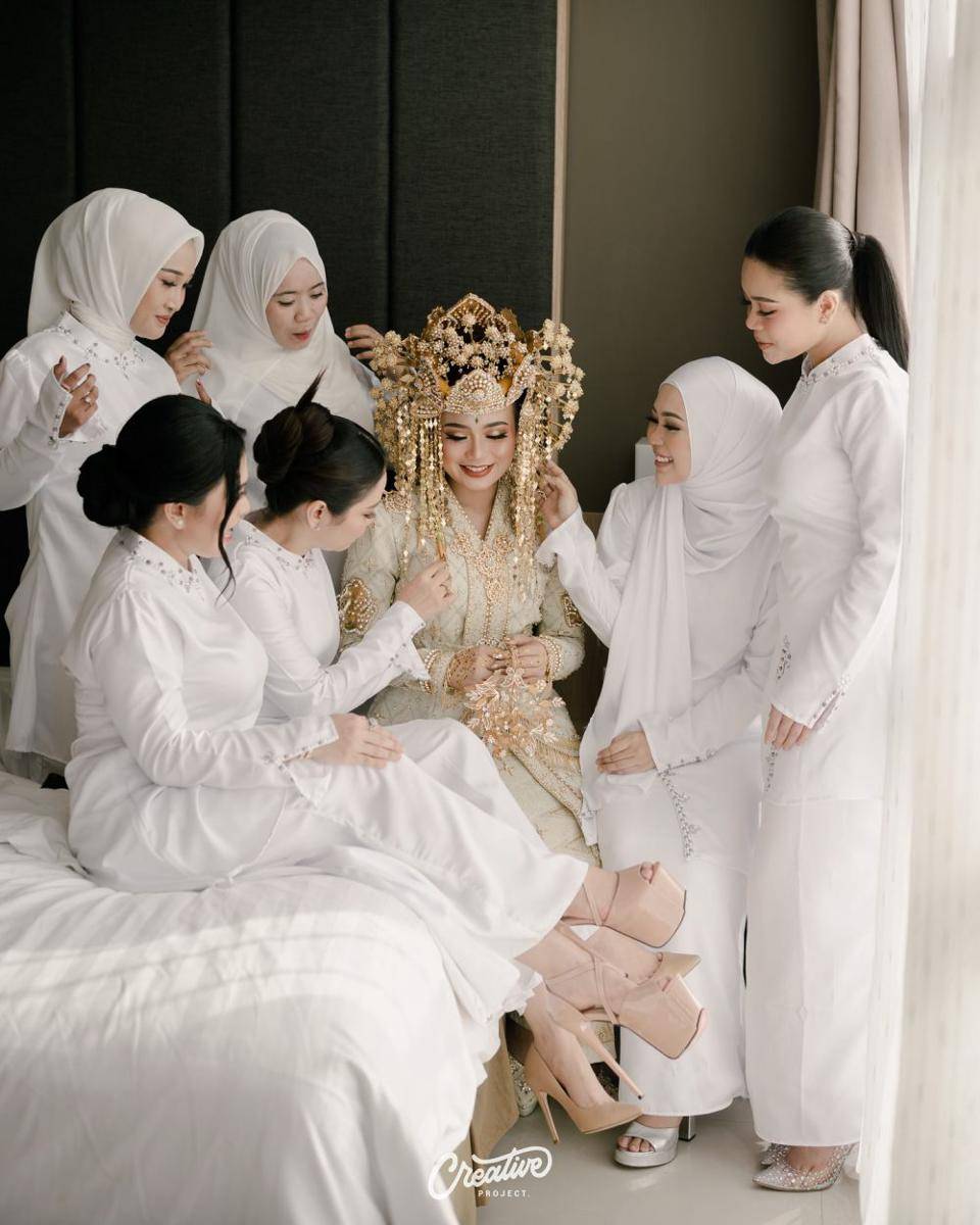 bridesmaid Aulia D'Academy (Instagram.com/creative_projectt)
