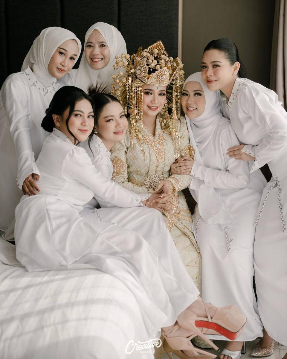bridesmaid Aulia D'Academy (Instagram.com/creative_projectt)