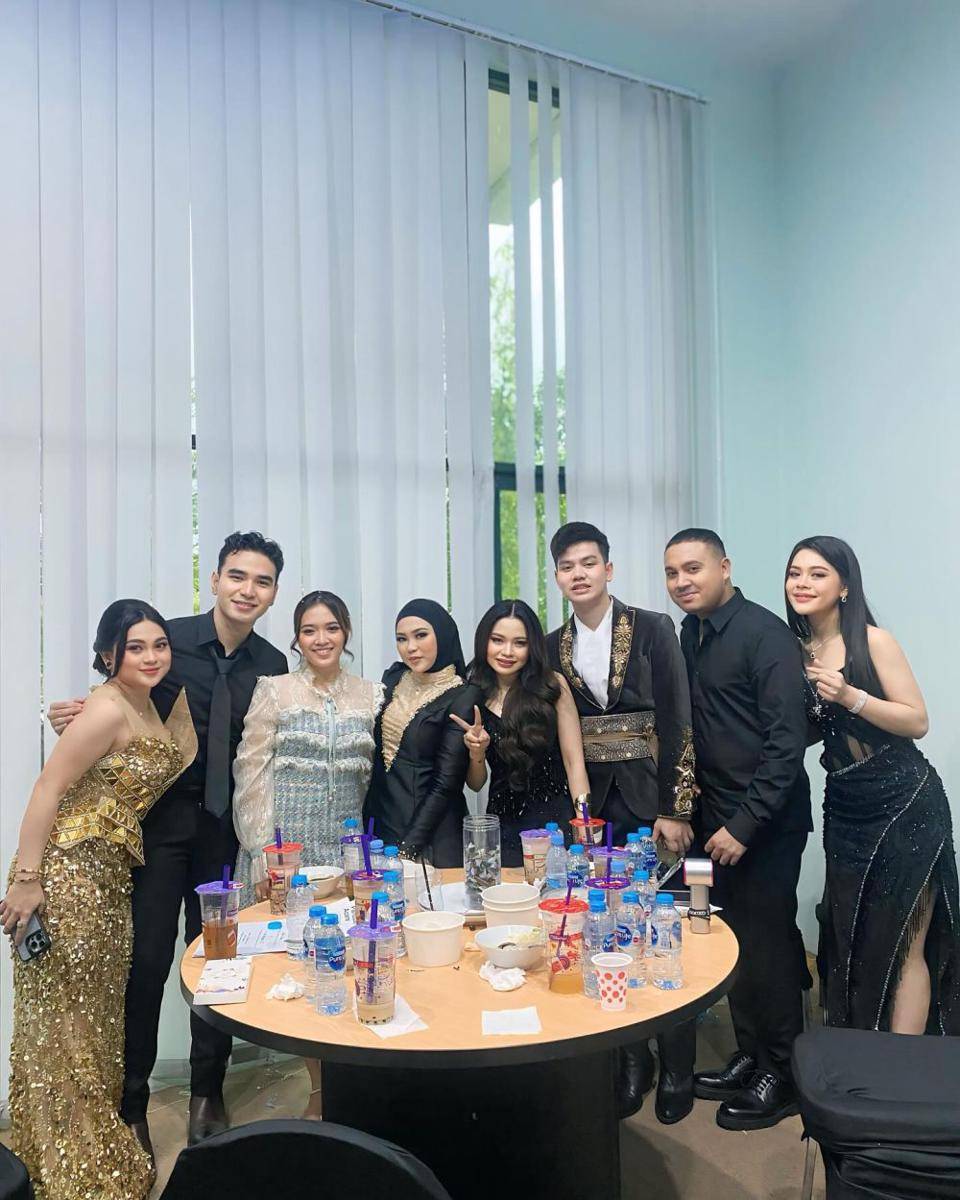 bridesmaid Aulia D'Academy (Instagram.com/mellyleeofficial)