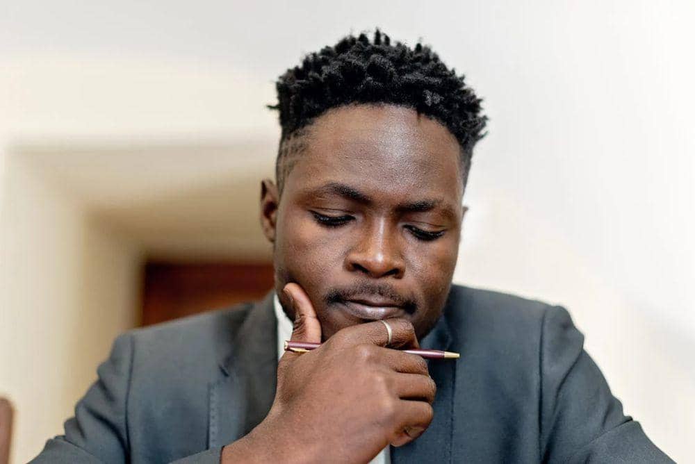 ilustrasi berpikir (pexels.com/Mikhail Nilov)