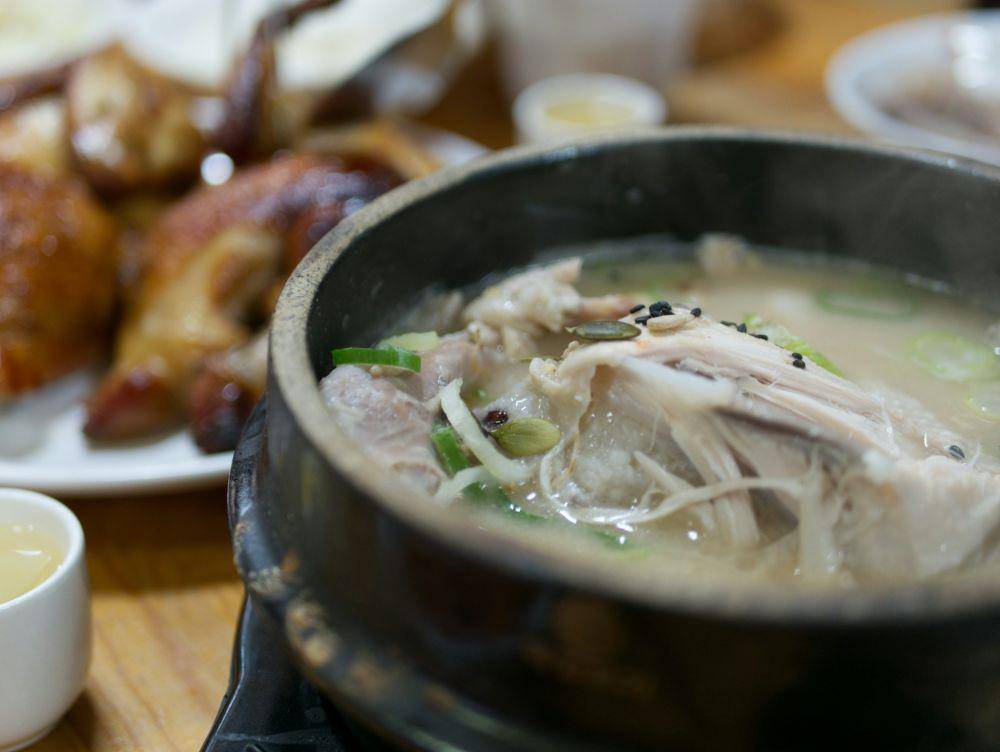 Ilustrasi samgyetang khas Korea Selatan (unsplash.com/cypriendlp)