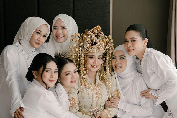 7 Potret Para Pedangdut Jadi Bridesmaid Pernikahan Aulia D'Academy