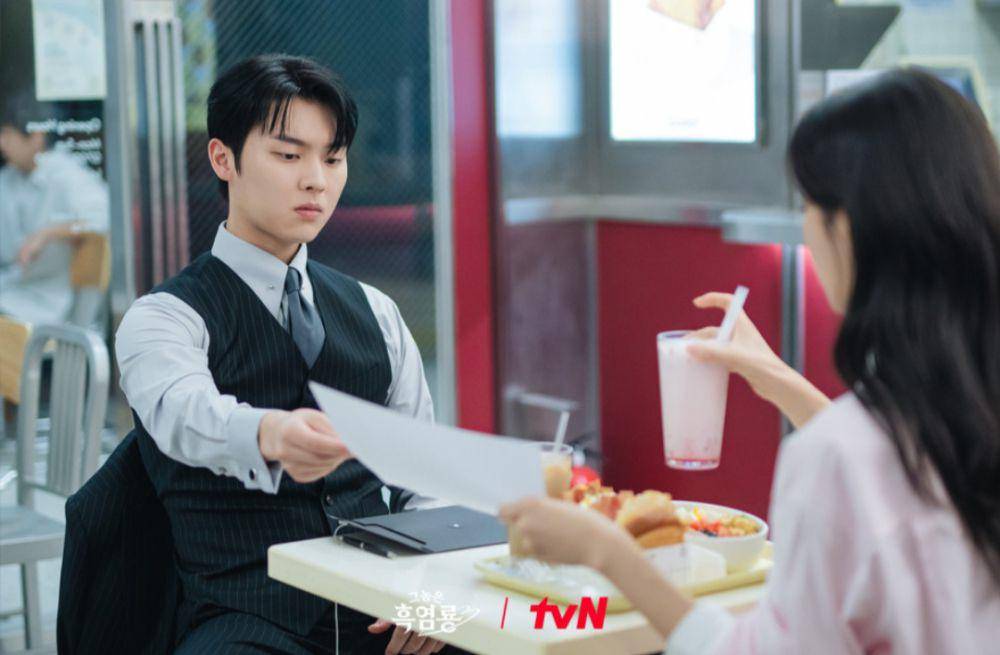 Still cut My Dearest Nemesis (dok. tvN/My Dearest Nemesis)