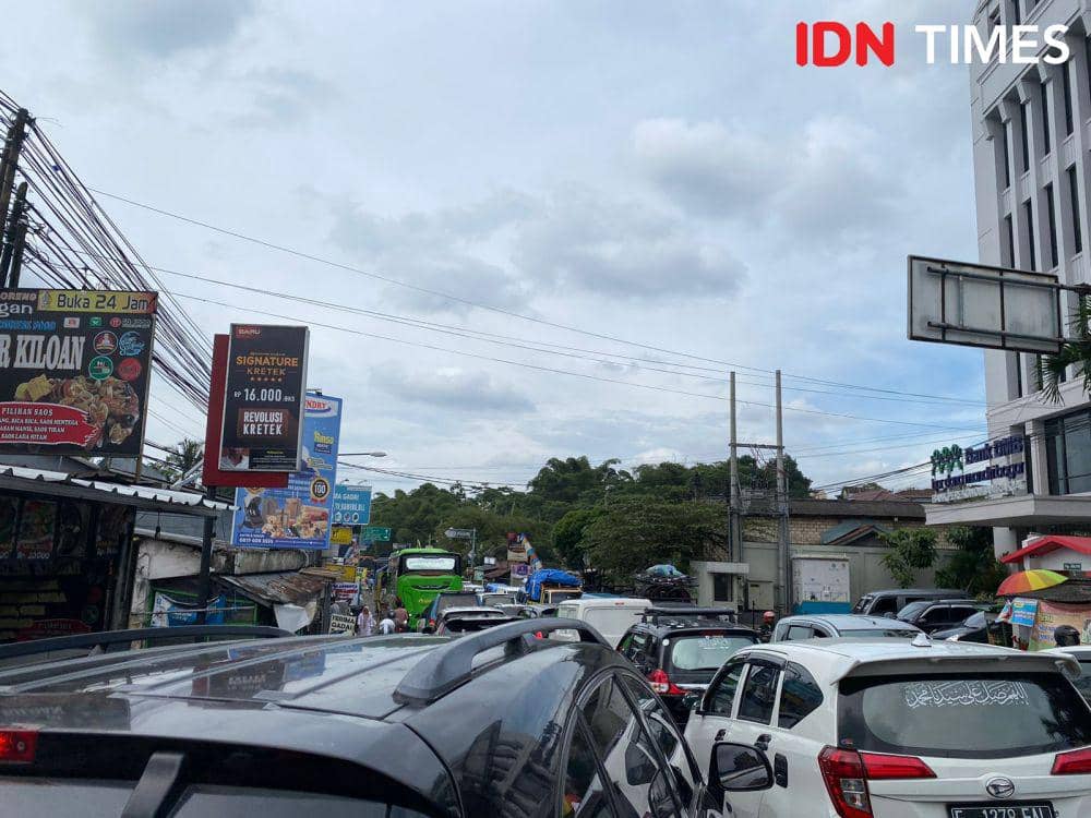 42 Ribu Kendaraan Padati Jalur Puncak saat Akhir Pekan