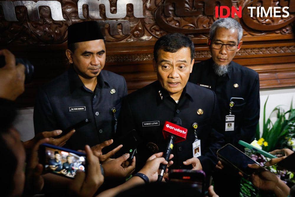 Ahmad Luthfi Janji Perbaiki Jalan 2 Minggu Biar Gak Diprotes Warga Jateng
