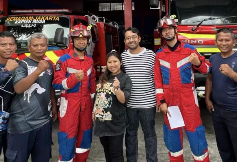 Momen Kiky Saputri ke Damkar Minta Bantuan Copot Cincin Jelang Lahiran