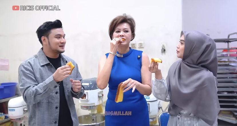 7 Potret Ria Ricis Sidak Dapur Ci Mehong, Sebut Dapurnya Normal!