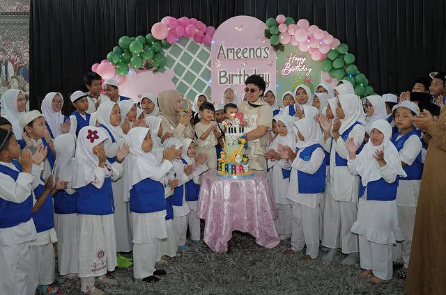 Potret Perayaan Ulang Tahun ke-3 Ameena Bersama Anak-anak Panti Asuhan