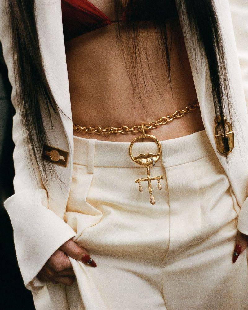 harga outfit Jennie BLACKPINK di MV ExtraL (instagram.com/jennierubyjane)