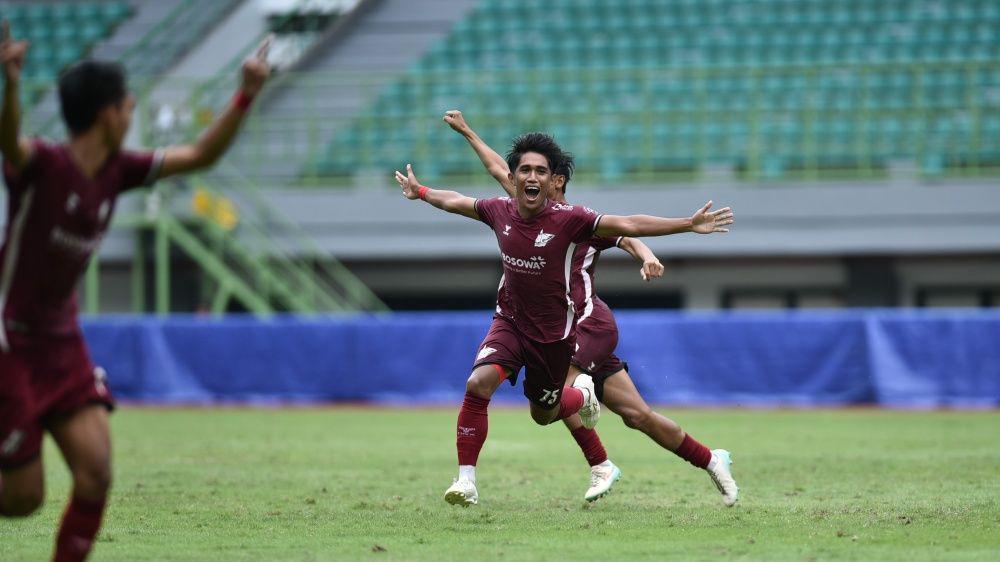 PSM Makassar U-18 dalam laga semifinal Elite Pro Academy (EPA) U-18 2024/2025 melawan Persik Kediri U-18 yang berlangsung di Stadion Patriot Candrabhaga Bekasi pada 19 Februari 2025. (Dok. Ofisial PT Liga Indonesia Baru)