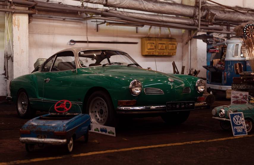 Volkswagen Kharmann Ghia (Pexels/Vitali Adutskevich)
