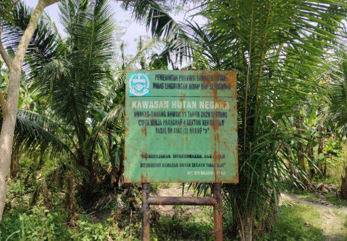 Plang yang ada di dekat pagar misterius (IDN Times/Eko Agus Herianto)