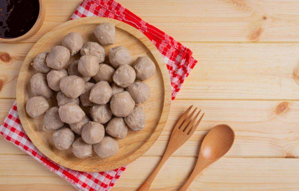 ilustrasi bakso (freepik.com/jcomp)
