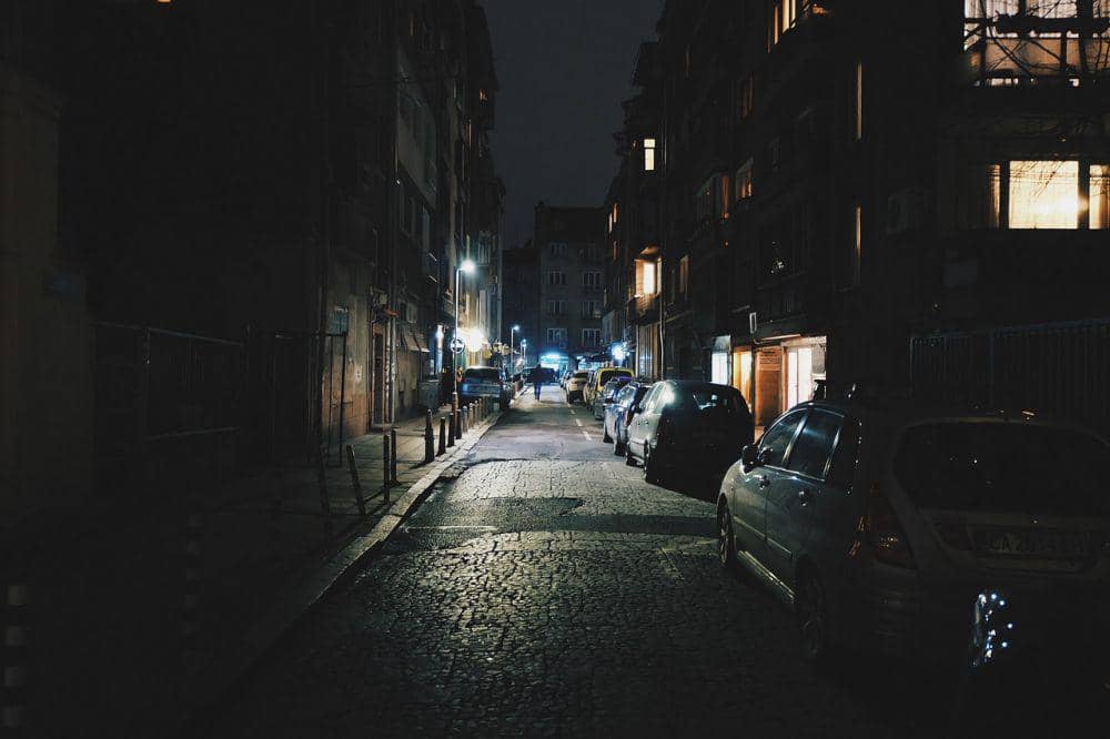 Ilustrasi suasana jalan di malam hari (pixabay.com/donterase)