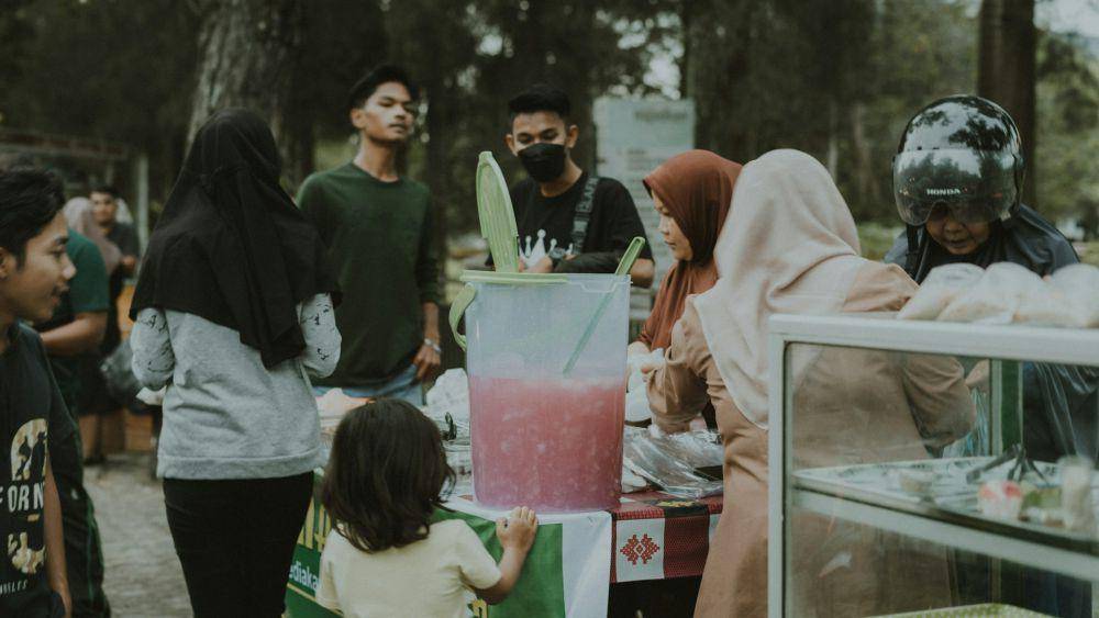 ilustrasi berburu takjil (unsplash.com/Umar ben)