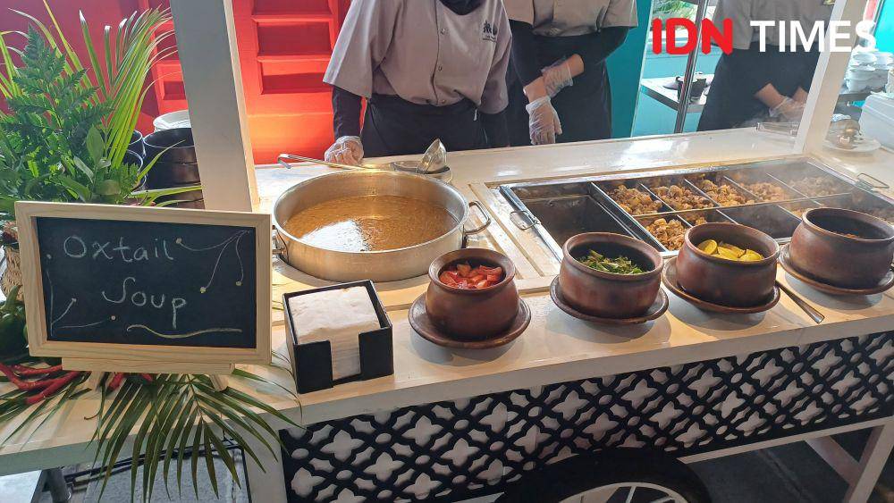 Potret menu sop buntut di Quba Ramadan Pop-Up Resto 2025, The Tribrata, Jakarta Selatan (IDN Times/Dhiya Awlia Azzahra)