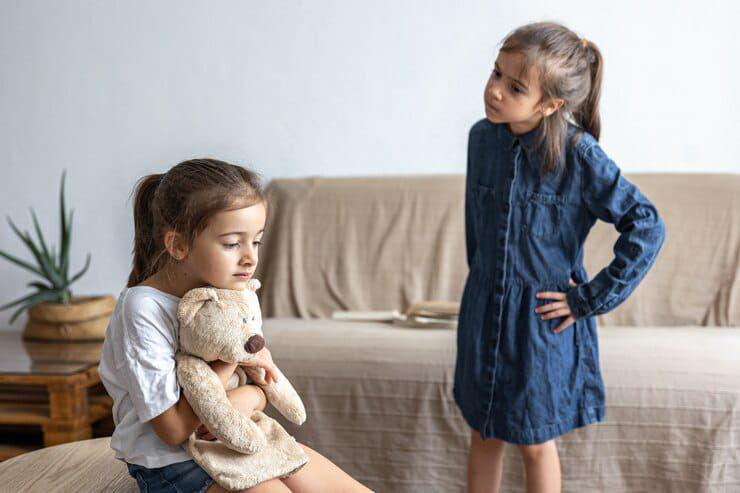 6 Tips Mengatasi Sibling Rivalry di Rumah, Jangan Pilih Kasih!