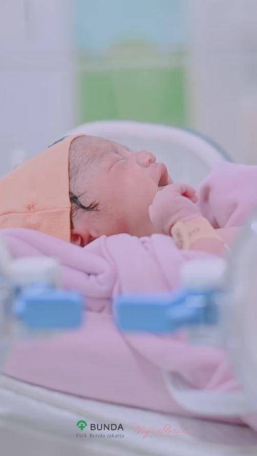 potret perdana anak Kiky Saputri (Instagram.com/kikysaputrii)