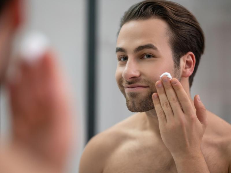 5 Rekomendasi Sabun Cuci Muka Pria untuk Kulit Kering dan Kusam