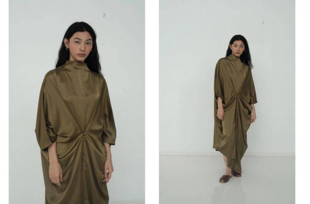 Kaftan dengan aksen kerah (shopee.co.id/maowear Official Shop)