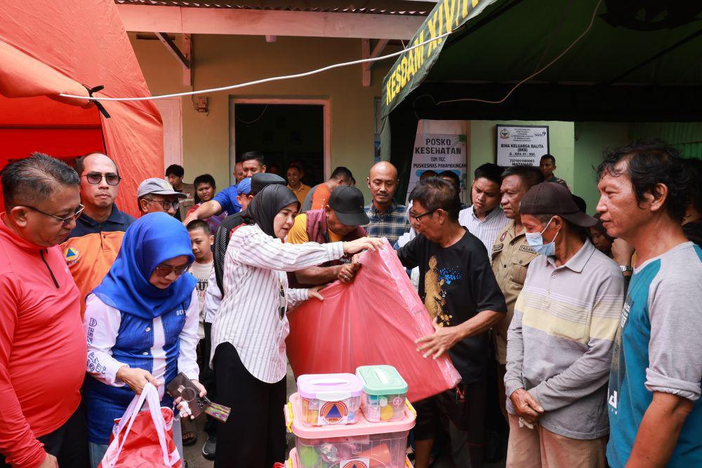 Wawali Makassar Salurkan Bantuan untuk Korban Kebakaran Asrama Kesdam