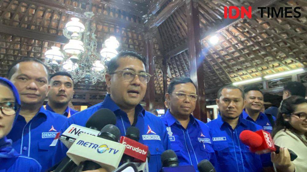 Sekretaris Jenderal Partai Demokrat, Teuku Riefky, saat memberi keterangan di Puri Cikeas Bogor, Minggu (23/2/2025). (Linna Susanti/IDN Times).
