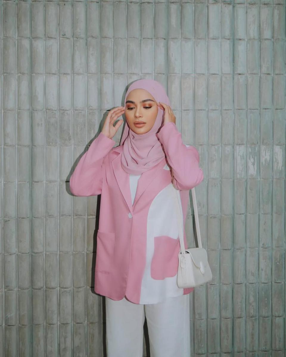 potret ide OOTD tabrak warna dan motif ala Kilafairy (instagram.com/kilafairyofficial)