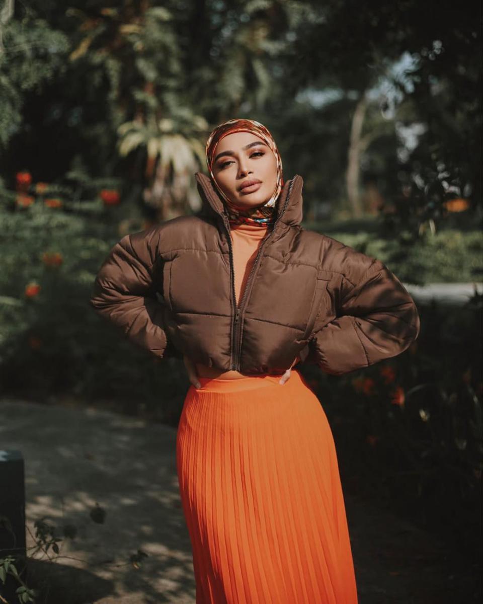 potret ide OOTD tabrak warna dan motif ala Kilafairy (instagram.com/kilafairyofficial)