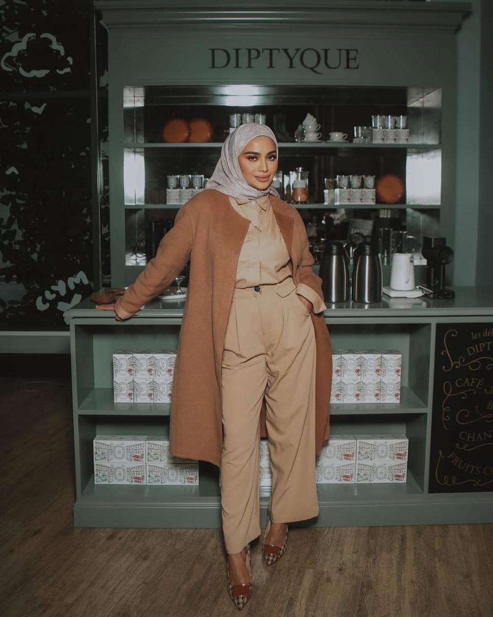 potret ide OOTD tabrak warna dan motif ala Kilafairy (instagram.com/kilafairyofficial)