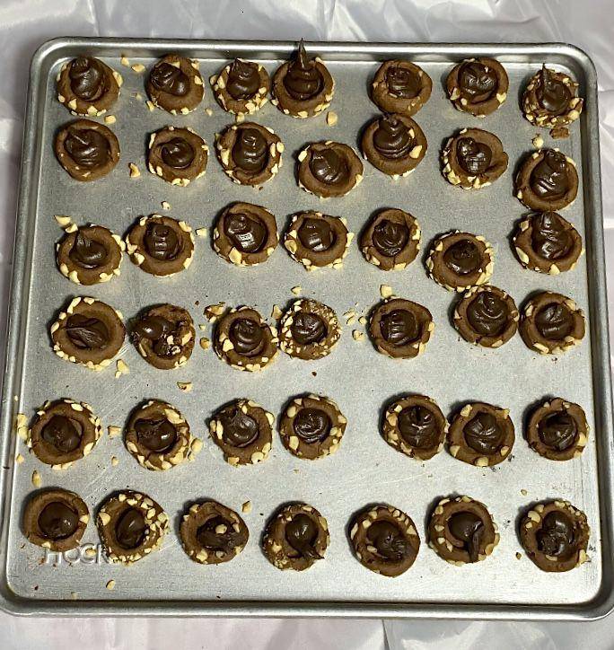 ilustrasi isian cokelat Thumbprint Cookies cokelat kacang  (dok. pribadi/lumine fai)