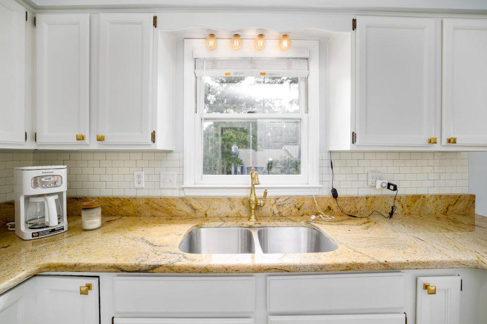7 Faktor yang Membuat Kabinet Dapur Terlihat Kurang Berkelas, Hindari!