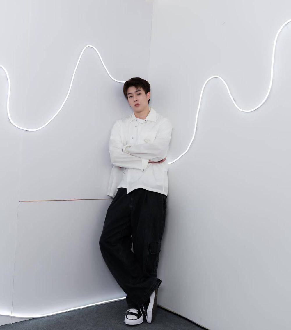 styling celana baggy pants ala New Chayapak (instagram.com/new_chayapak)