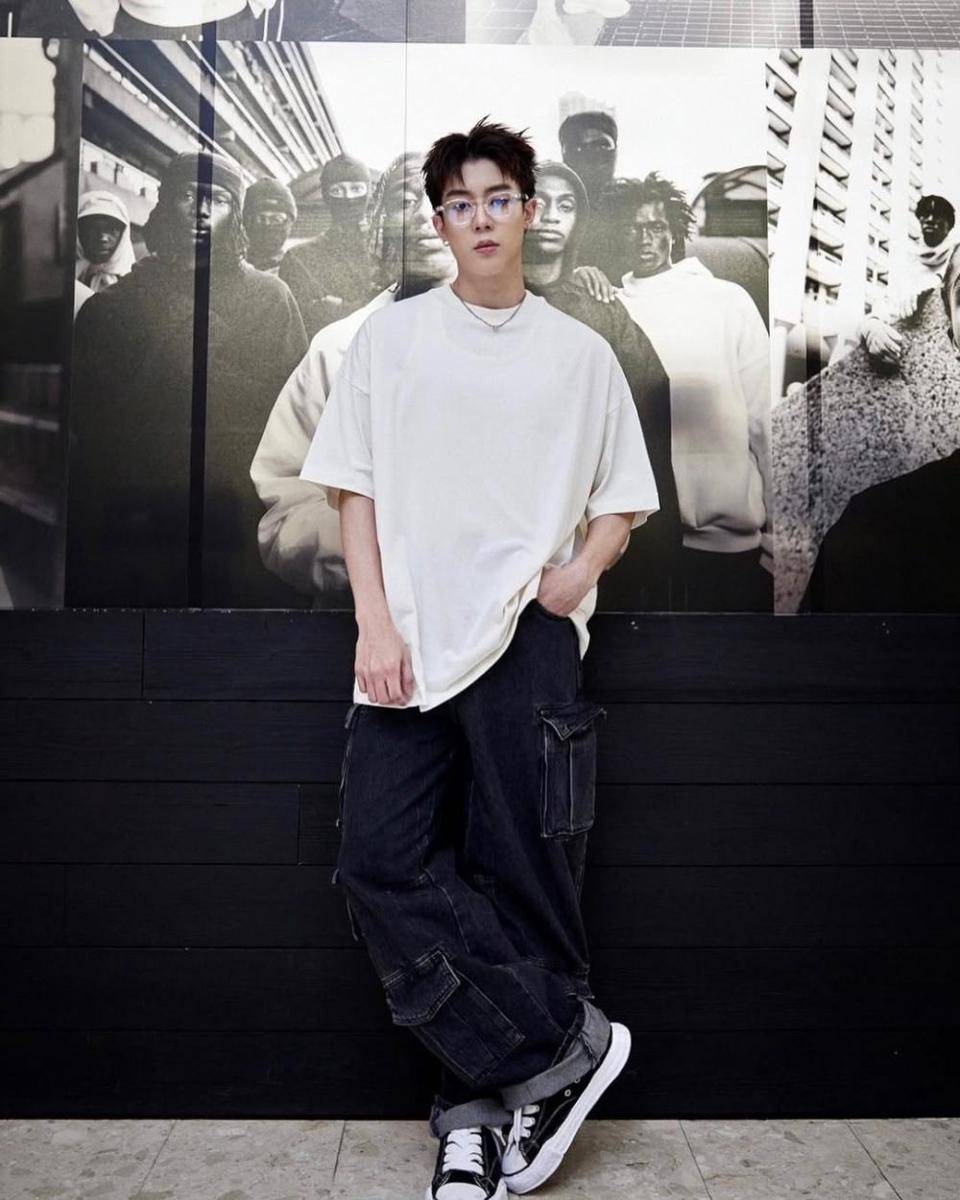 styling celana baggy pants ala New Chayapak (instagram.com/new_chayapak)