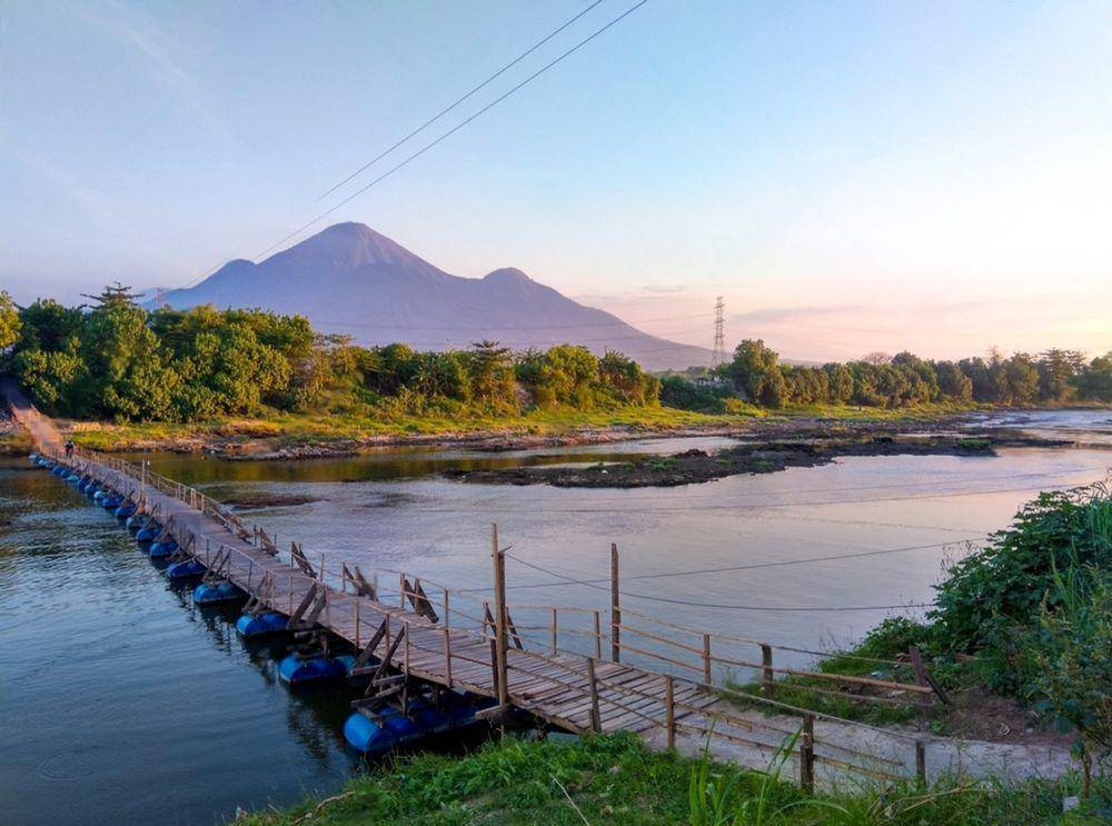 Ilustrasi Sungai Porong (shutterstock.com/@Meri Hariantisasi)