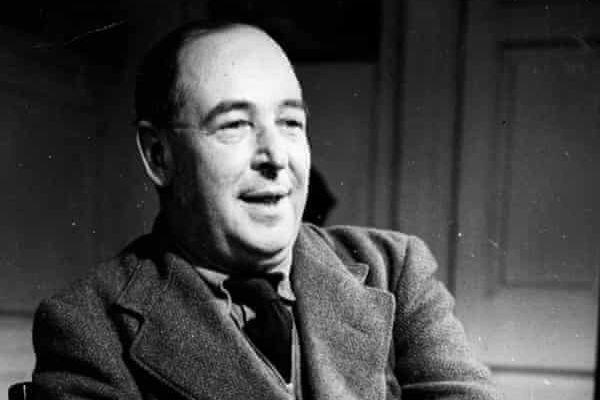 Membaca The Chronicles of Narnia Karya C.S. Lewis yang Populer