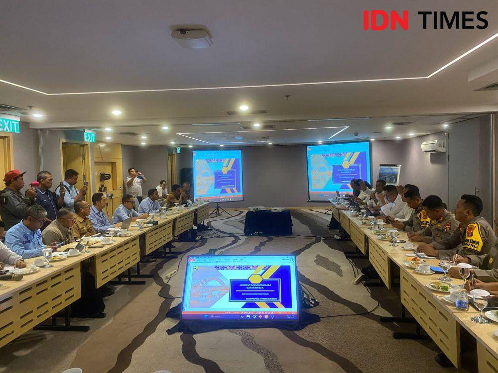 Rapat lintas sektoral membahas insiden ditabraknya Jembatan Mahakam. (IDN Times / Erik Alfian)