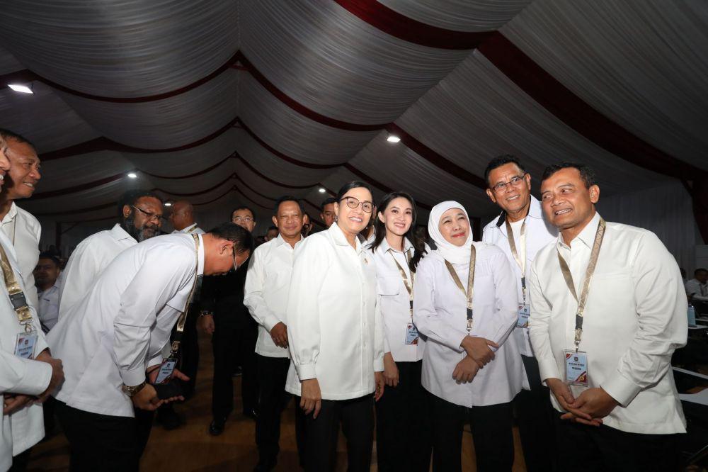 Retreat Dapat Materi Efisiensi, Khofifah Susun Strategi
