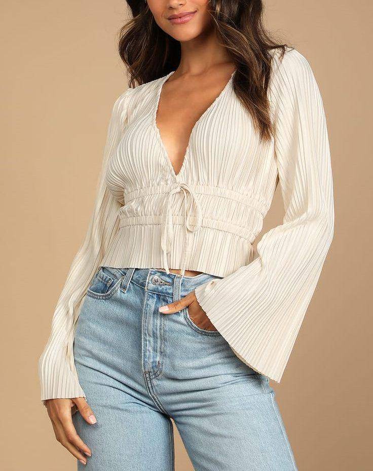 Ilustrasi bell sleeve. (pinterest.com/Lulus)