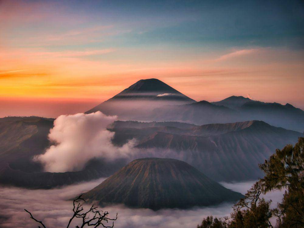 Potret Gunung Bromo, Jawa Timur (unsplash.com/@fnhaven)