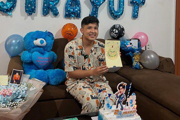 7 Potret Kejutan Ulang Tahun Ke-24 Jirayut, Nangis Haru Baca Surat