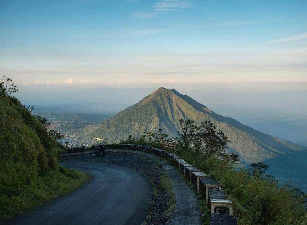 Ilustrasi. Gunung Telomoyo, Jawa Tengah (instagram.com/madscaper)
