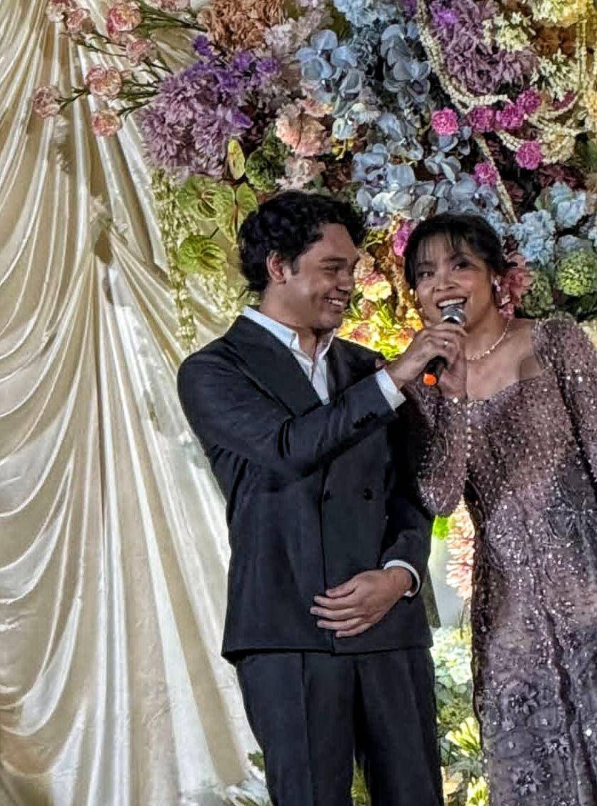 Gaya resepsi Gregoria Mariska Tunjung dan Mikha Angelo. (Instagram.com/patriciafrite)