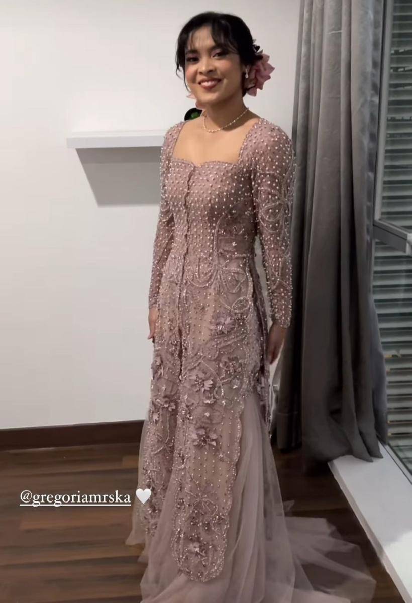 Gaya resepsi Gregoria Mariska Tunjung dan Mikha Angelo. (Instagram.com/handsbyjeje)