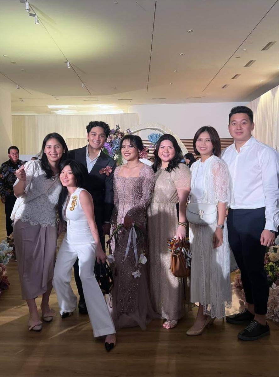 Gaya tamu resepsi pernikahan Mikha Angelo dan Gregoria Mariska Tunjung. (Instagram.com/christieleonardi)