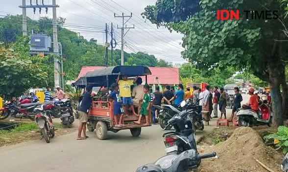 Kesal Terduga Pencabulan Dilepas Polisi, Warga Bima Blokade Jalan
